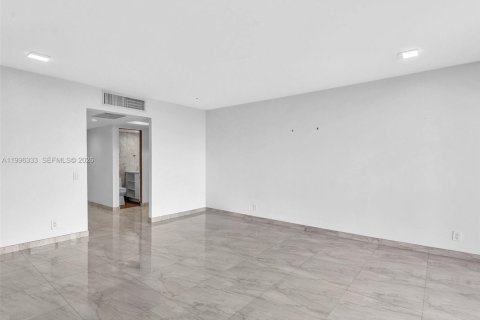 Condo in Aventura, Florida, 1 bedroom  № 2058395 - photo 25