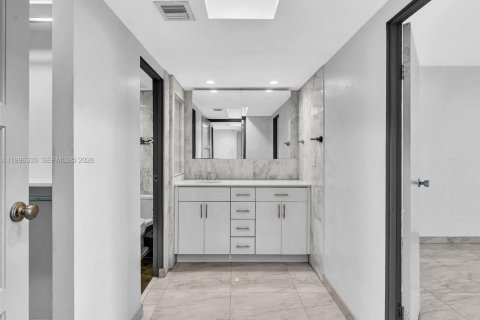 Condo in Aventura, Florida, 1 bedroom  № 2058395 - photo 28