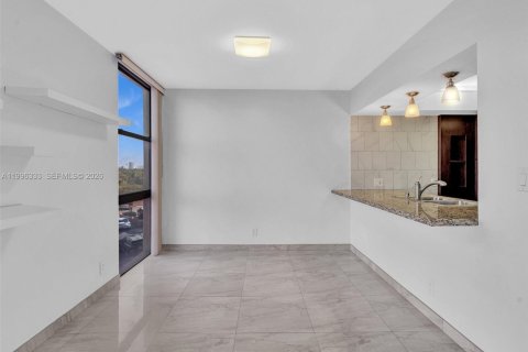 Condo in Aventura, Florida, 1 bedroom  № 2058395 - photo 14