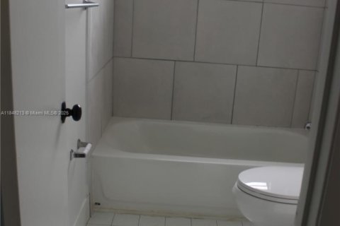 Copropriété à louer à Miami, Floride: 2 chambres, 69.68 m2 № 1857171 - photo 7