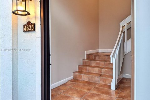 Снять в аренду кондоминиум в Дорал, Флорида 2 спальни, 125.33м2, № 1987573 - фото 11