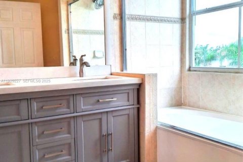 Снять в аренду кондоминиум в Дорал, Флорида 2 спальни, 125.33м2, № 1987573 - фото 8