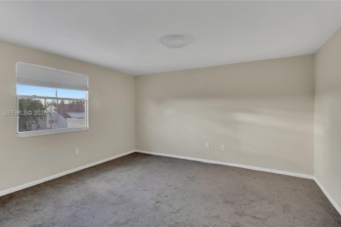 Condo in Doral, Florida, 2 bedrooms  № 1987573 - photo 24
