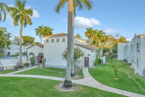 Condo in Doral, Florida, 2 bedrooms  № 1987573 - photo 23