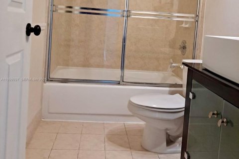 Снять в аренду кондоминиум в Дорал, Флорида 2 спальни, 125.33м2, № 1987573 - фото 15