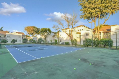 Condo in Doral, Florida, 2 bedrooms  № 1987573 - photo 20