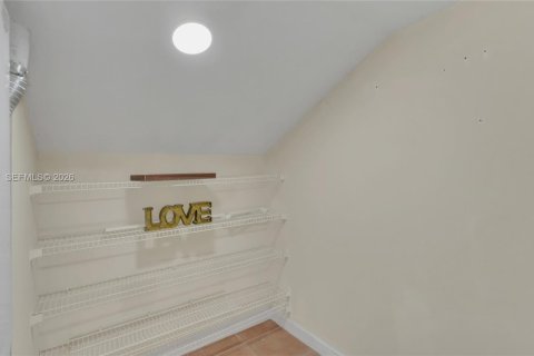 Condo in Doral, Florida, 2 bedrooms  № 1987573 - photo 18