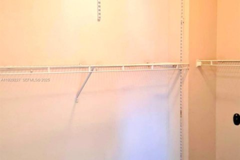 Снять в аренду кондоминиум в Дорал, Флорида 2 спальни, 125.33м2, № 1987573 - фото 6