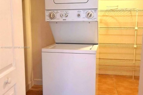 Снять в аренду кондоминиум в Дорал, Флорида 2 спальни, 125.33м2, № 1987573 - фото 5