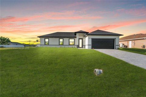 Casa en Cape Coral, Florida 4 dormitorios № 2017310