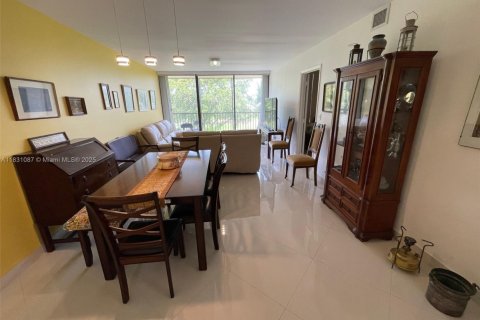 Купить кондоминиум в Авентура, Флорида 2 спальни, 107.49м2, № 1958185 - фото 11