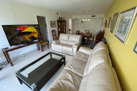 Купить кондоминиум в Авентура, Флорида 2 спальни, 107.49м2, № 1958185 - фото 21