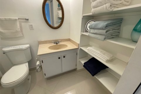 Купить кондоминиум в Авентура, Флорида 2 спальни, 107.49м2, № 1958185 - фото 24