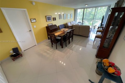 Купить кондоминиум в Авентура, Флорида 2 спальни, 107.49м2, № 1958185 - фото 12