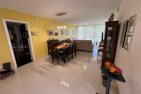 Купить кондоминиум в Авентура, Флорида 2 спальни, 107.49м2, № 1958185 - фото 13