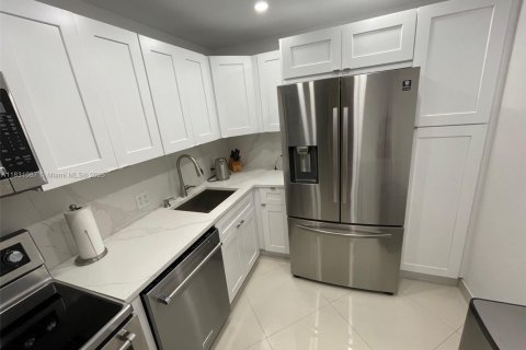 Купить кондоминиум в Авентура, Флорида 2 спальни, 107.49м2, № 1958185 - фото 7