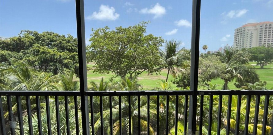 Кондоминиум с 2 спальнями в Авентура, Флорида № 1958185