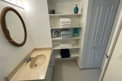 Купить кондоминиум в Авентура, Флорида 2 спальни, 107.49м2, № 1958185 - фото 26