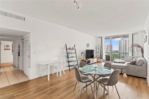 Condominio en venta en Sunny Isles Beach, Florida, 2 dormitorios, 141.68 m2 № 1766315 - foto 12