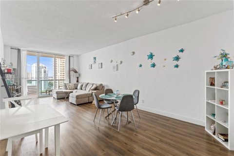 Condominio en venta en Sunny Isles Beach, Florida, 2 dormitorios, 141.68 m2 № 1766315 - foto 9