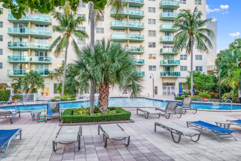 Condominio en venta en Sunny Isles Beach, Florida, 2 dormitorios, 141.68 m2 № 1766315 - foto 23
