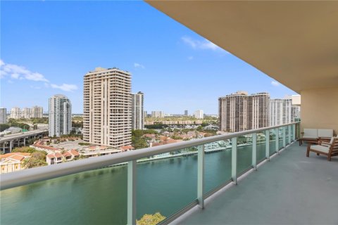 Condominio en venta en Sunny Isles Beach, Florida, 2 dormitorios, 141.68 m2 № 1766315 - foto 5