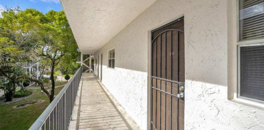 Condo à Lauderhill, Floride, 2 chambres  № 1994125