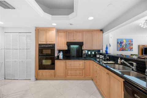 Купить кондоминиум в Серфсайд, Флорида 2 спальни, 161.65м2, № 1936454 - фото 22