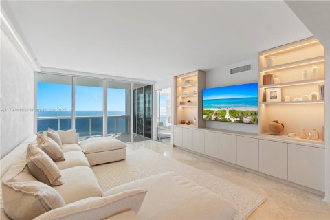 Condominio en venta en Sunny Isles Beach, Florida, 3 dormitorios, 246.1 m2 № 1943018 - foto 13