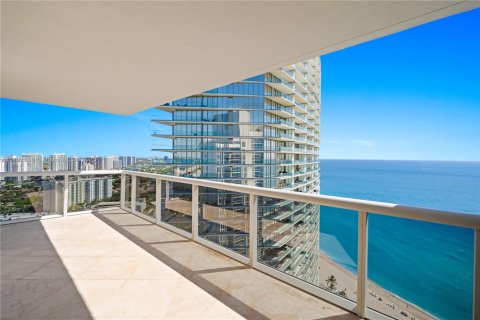Condominio en venta en Sunny Isles Beach, Florida, 3 dormitorios, 246.1 m2 № 1943018 - foto 19