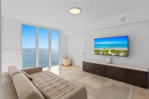 Condominio en venta en Sunny Isles Beach, Florida, 3 dormitorios, 246.1 m2 № 1943018 - foto 17