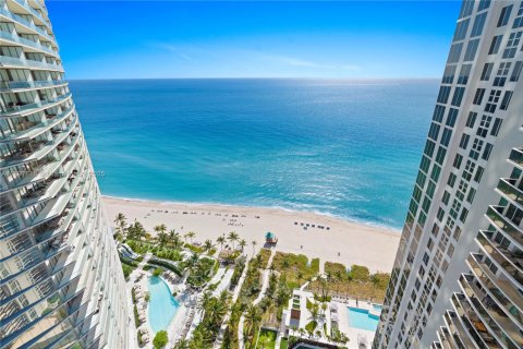 Condominio en venta en Sunny Isles Beach, Florida, 3 dormitorios, 246.1 m2 № 1943018 - foto 23