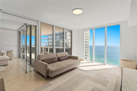 Condominio en venta en Sunny Isles Beach, Florida, 3 dormitorios, 246.1 m2 № 1943018 - foto 16