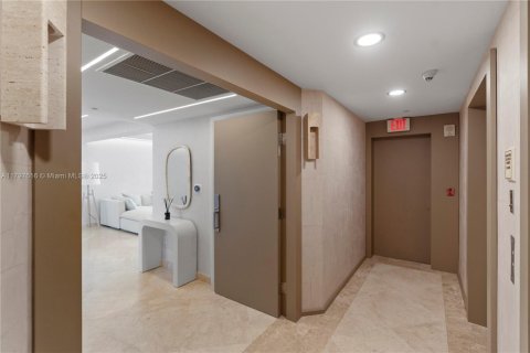 Condominio en venta en Sunny Isles Beach, Florida, 3 dormitorios, 246.1 m2 № 1943018 - foto 6