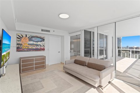Condominio en venta en Sunny Isles Beach, Florida, 3 dormitorios, 246.1 m2 № 1943018 - foto 18