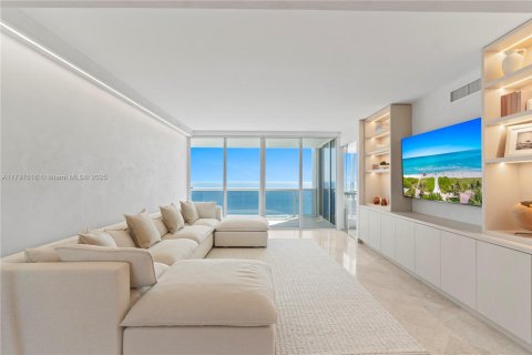Condominio en venta en Sunny Isles Beach, Florida, 3 dormitorios, 246.1 m2 № 1943018 - foto 14