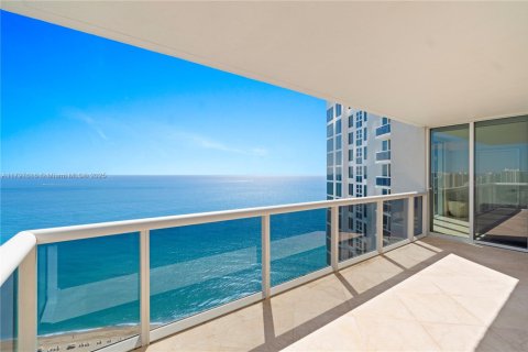 Condominio en venta en Sunny Isles Beach, Florida, 3 dormitorios, 246.1 m2 № 1943018 - foto 20