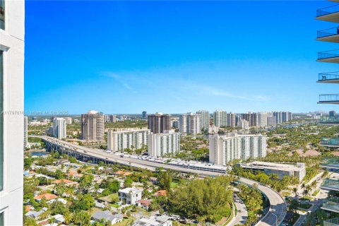 Condominio en venta en Sunny Isles Beach, Florida, 3 dormitorios, 246.1 m2 № 1943018 - foto 21