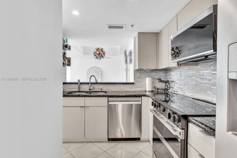 Condominio en alquiler en Miami Beach, Florida, 1 dormitorio, 69.31 m2 № 2026641 - foto 11