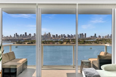 Condominio en Miami Beach, Florida, 1 dormitorio  № 2026641
