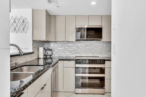 Condominio en alquiler en Miami Beach, Florida, 1 dormitorio, 69.31 m2 № 2026641 - foto 10