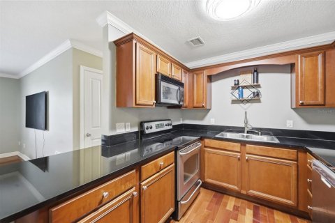 Condo in Orlando, Florida, 2 bedrooms № 2117473 - photo 10
