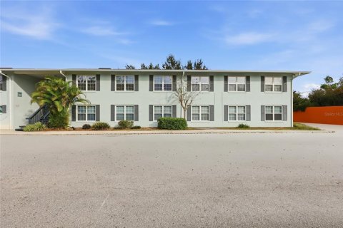 Condo in Orlando, Florida, 2 bedrooms № 2117473 - photo 2