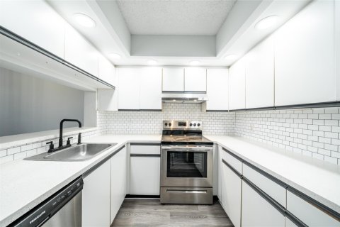 Condo in Pembroke Pines, Florida, 1 bedroom  № 888128 - photo 1