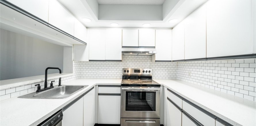 Condo in Pembroke Pines, Florida, 1 bedroom  № 888128