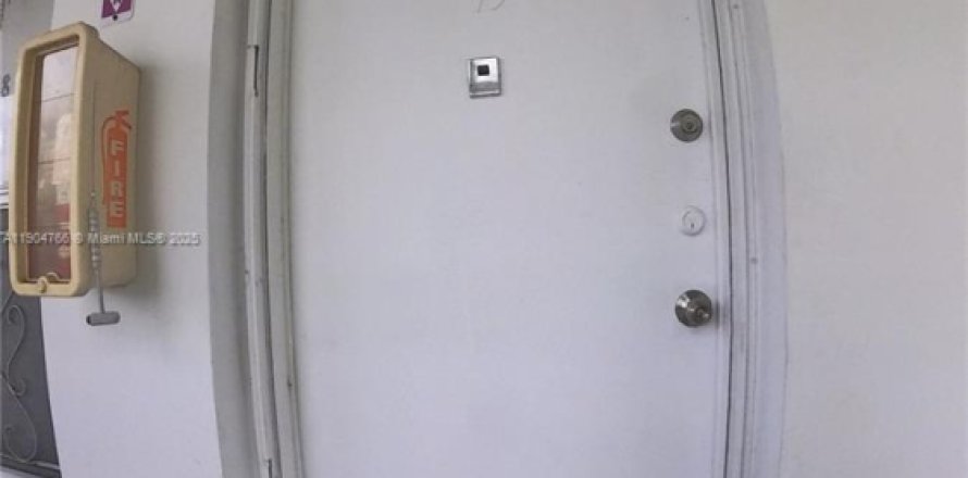 Condo à Miami Gardens, Floride, 1 chambre  № 1955874