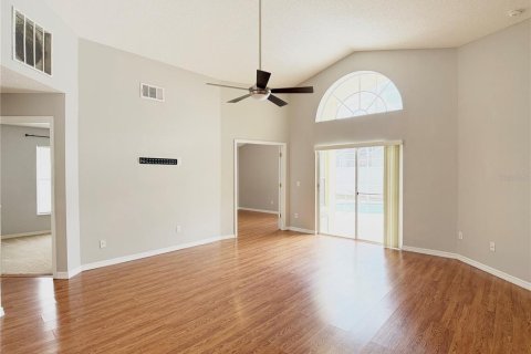 House in Davenport, Florida 4 bedrooms, 139.54 sq.m. № 2394059 - photo 10