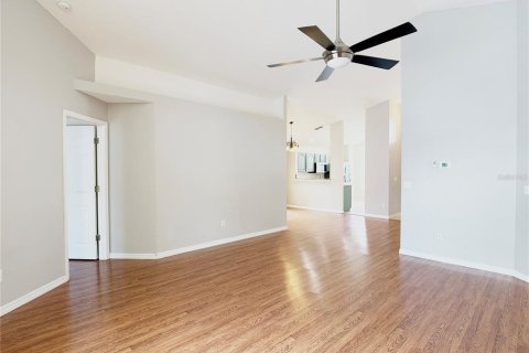 House in Davenport, Florida 4 bedrooms, 139.54 sq.m. № 2394059 - photo 12