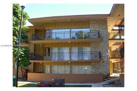 Кондоминиум с 2 спальнями в Дейви, Флорида № 2032513