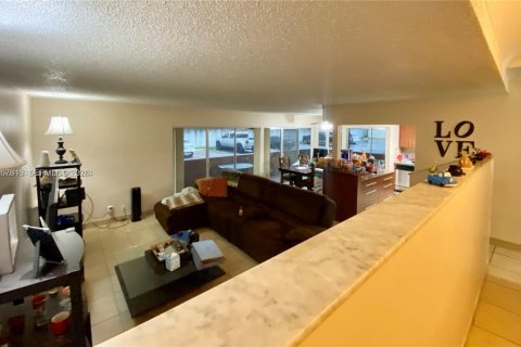 Снять в аренду кондоминиум в Дейви, Флорида 2 спальни, 102.19м2, № 2032513 - фото 3